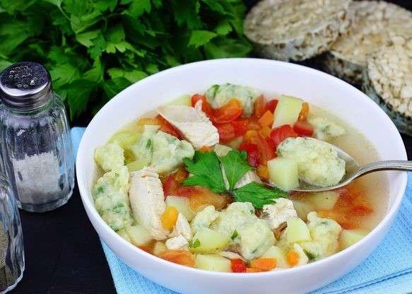 Курячий суп з галушками в мультиварці