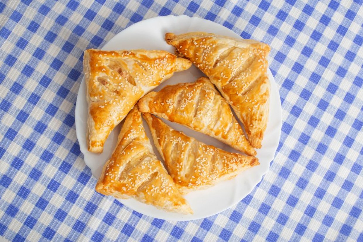 Слойки с ветчиной и сыром