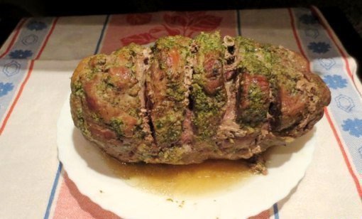 Свиная шейка, запеченная в мультиварке