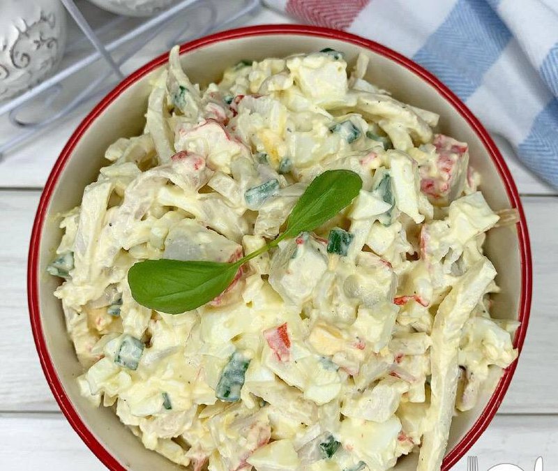 Салат з кальмарами та крабовими паличками