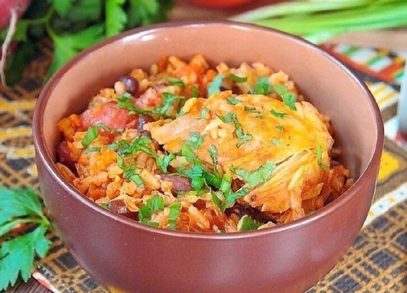 Курица с рисом и фасолью