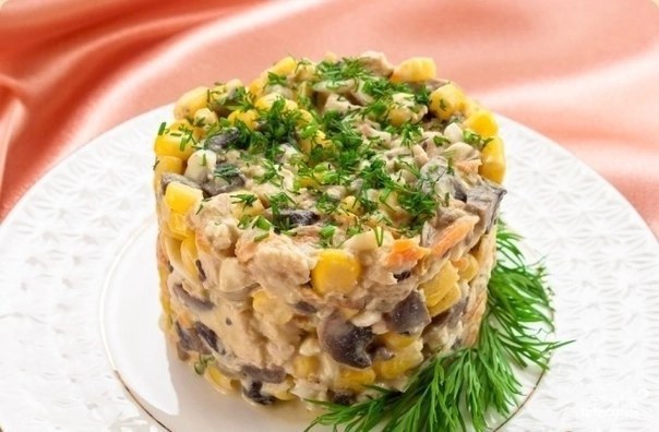 Салат з печерицями та кукурудзою