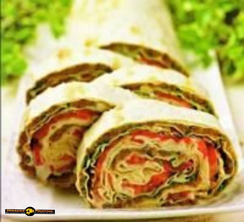 Лаваш с мясным фаршем и овощами