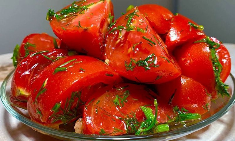 Балканська закуска: мариновані помідори