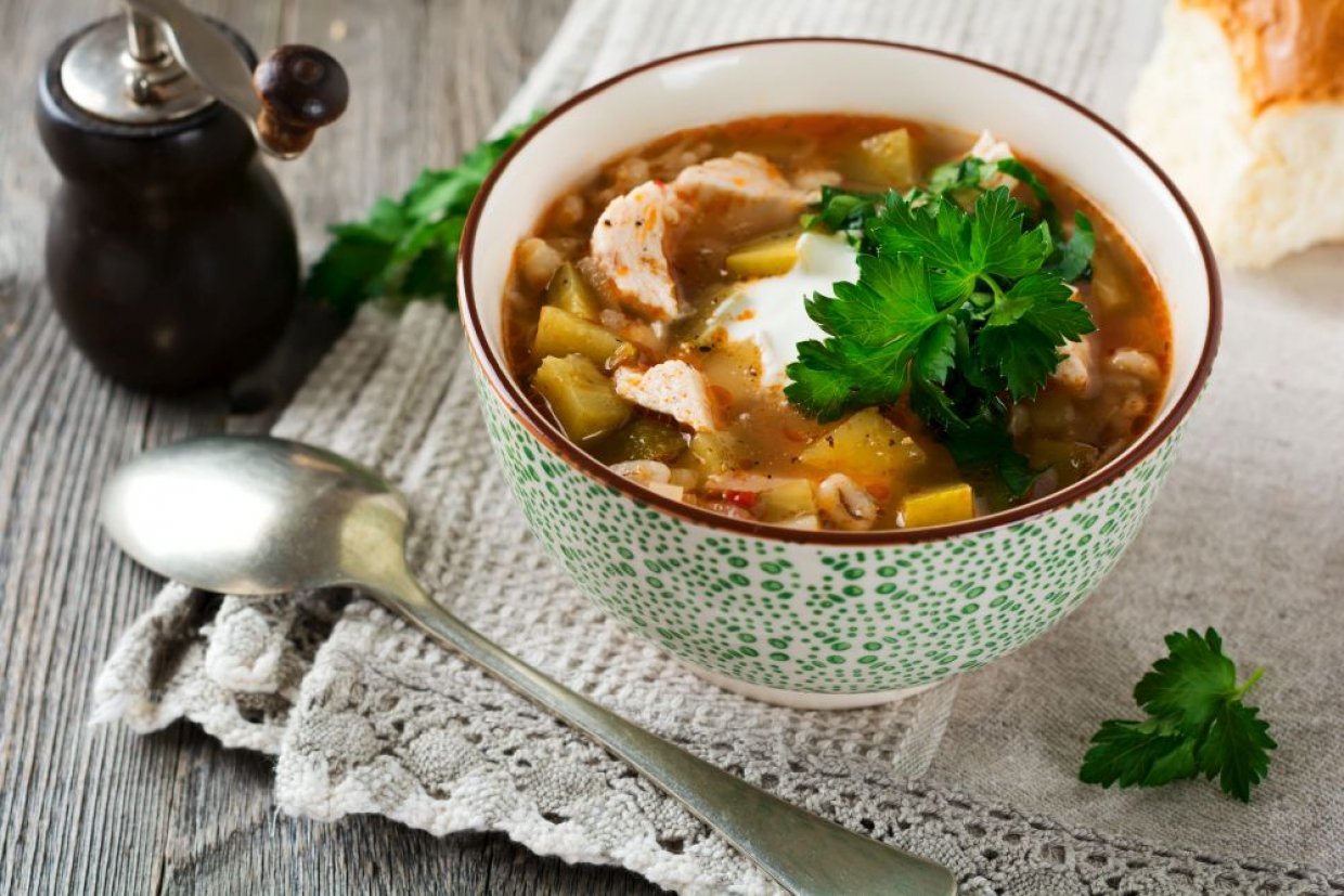 Рассольник с булгуром и солеными огурцами