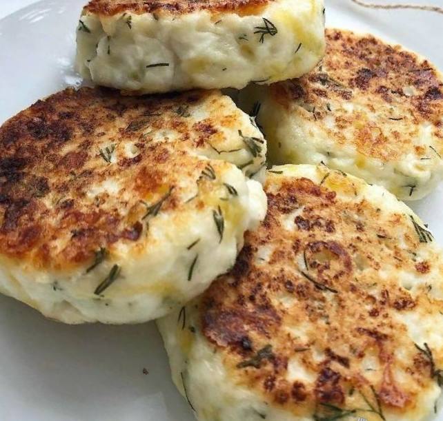 Сирники з сиром, зеленню та часником