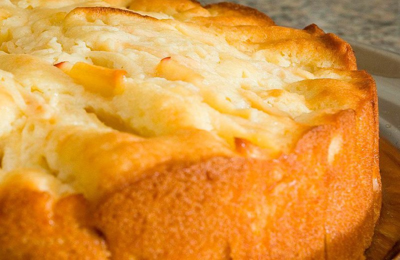 Шарлотка з яблуками в мультиварці