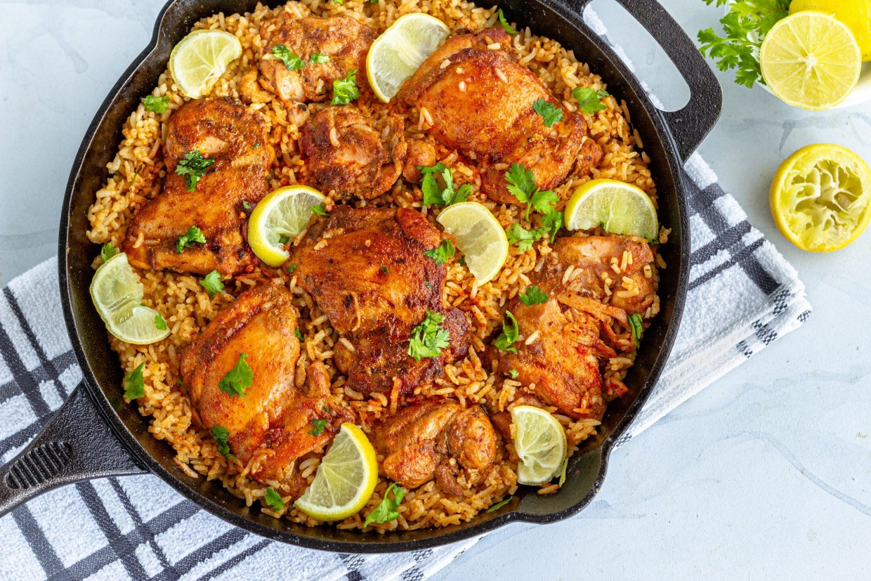 Класична паелья з куркою