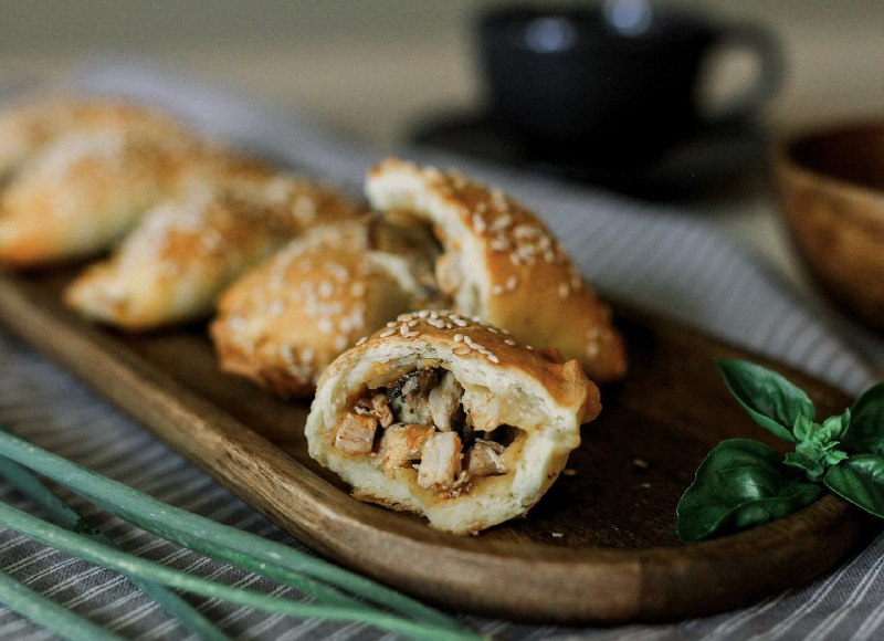 Эмпанадас с грибами и курицей