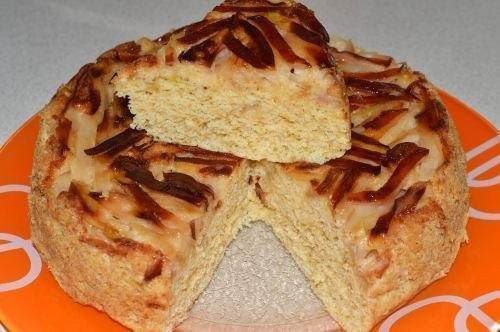 Шарлотка з яблуками в мультиварці
