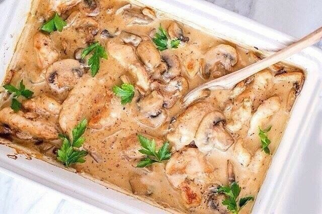 Курячі грудки у соусі
