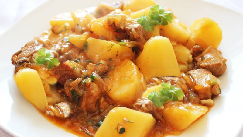 Печеня з куркою в мультиварці.