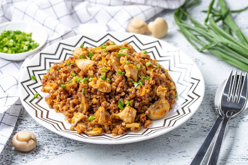 Гречка з куркою та грибами