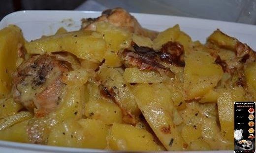 Картопля в сметанному соусі з прянощами