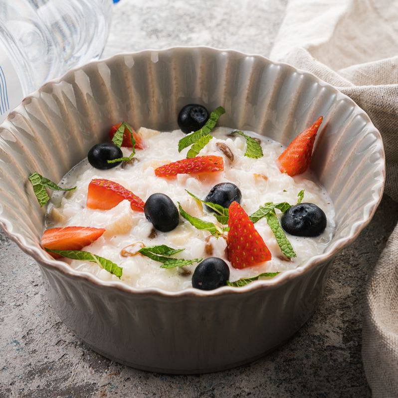 Рисовая каша с яблоком и изюмом