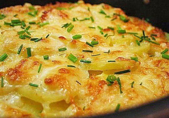 Курочка с картошкой запеченная в сыре