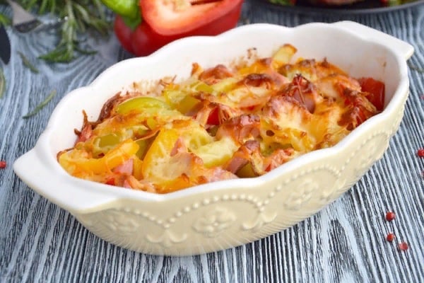 Картопля запечена з сосисками
