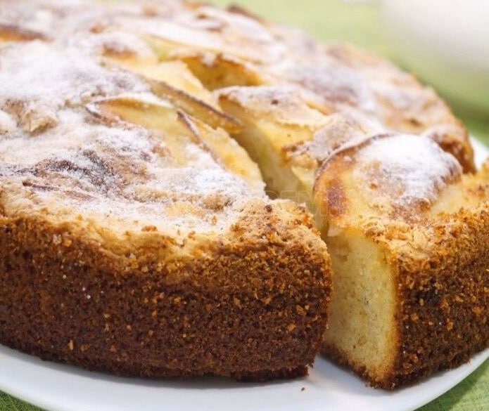 Шарлотка з яблуками