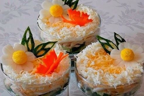 Салат с кальмарами и яйцом