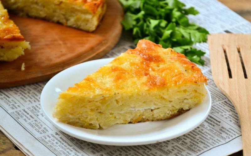 Запеканка из тертого картофеля с сыром и чесноком