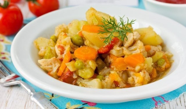 Овочеве рагу з курячим філе