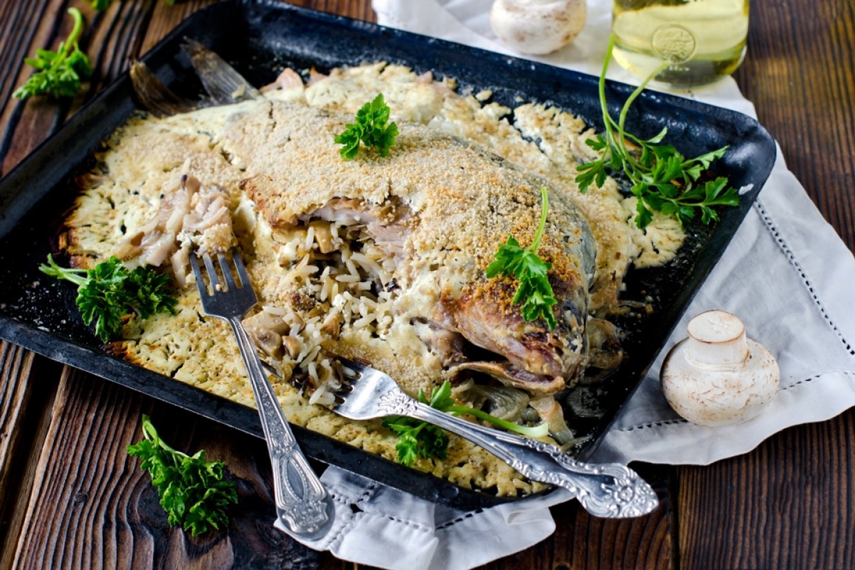Короп, фарширований рисом та грибами