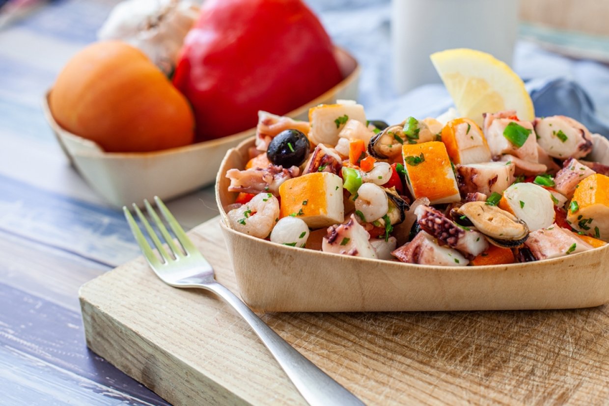 Морський салат із крабовими паличками