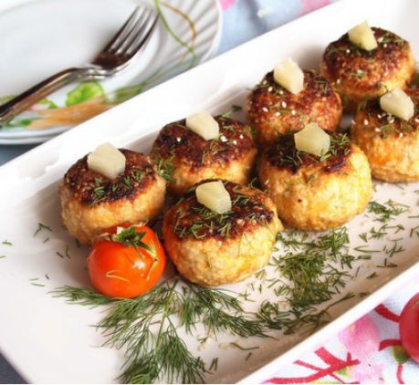 Курячі кульки з начинкою з кубиків ананаса в мультиварці