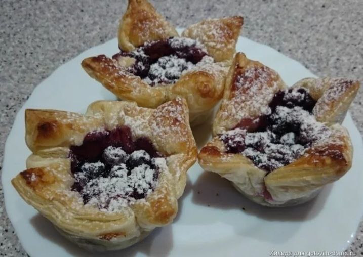 Корзиночки из лаваша с рикоттой и смородиной