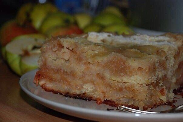 Слоеный яблочный пирог в мультиварке