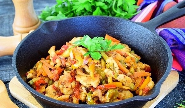 Рагу з кабачків із куркою