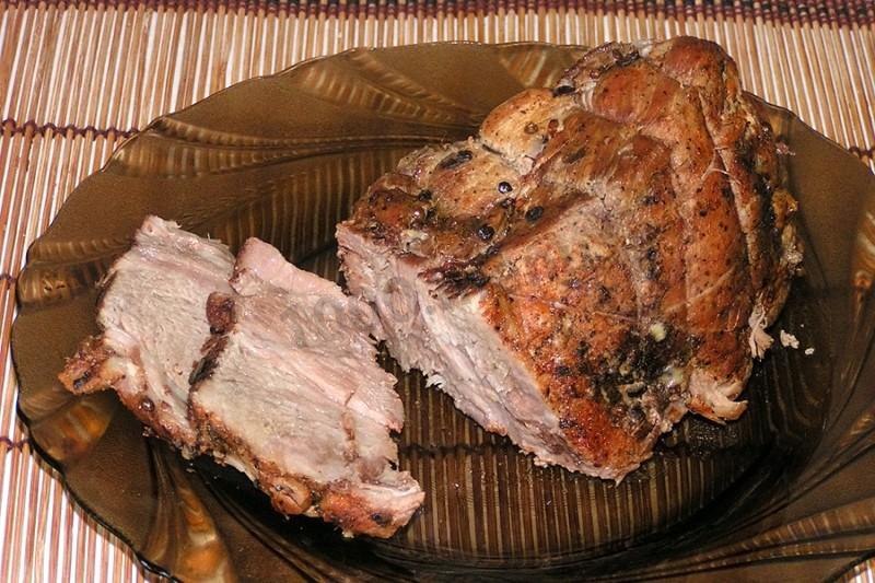 Свиная шейка, запеченная в мультиварке.