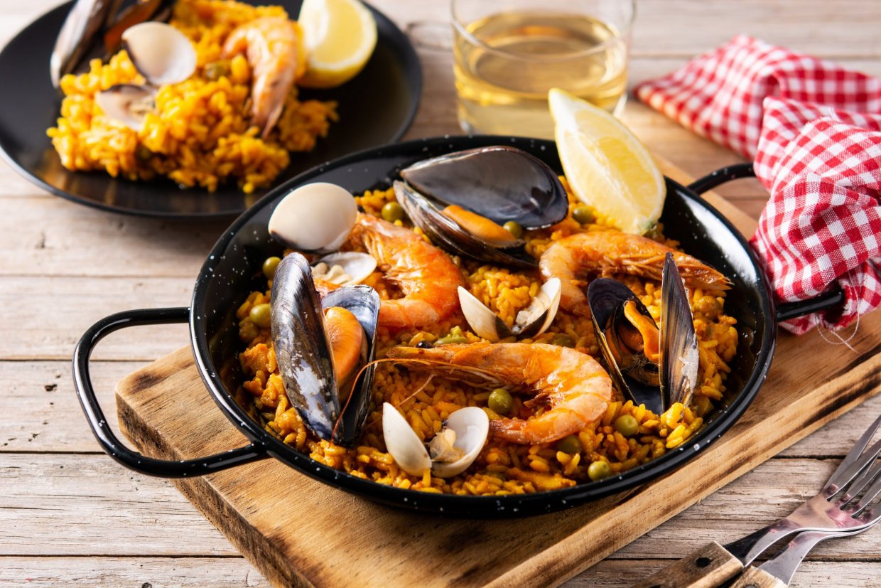 Класична іспанська паелья з морепродуктами