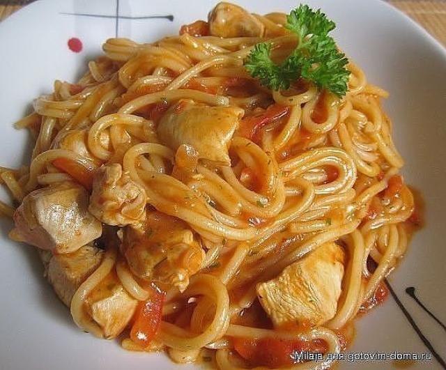Макарони з куркою в мультиварці