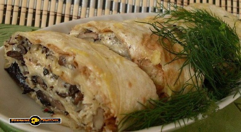 Запечений рулет із лаваша з грибами