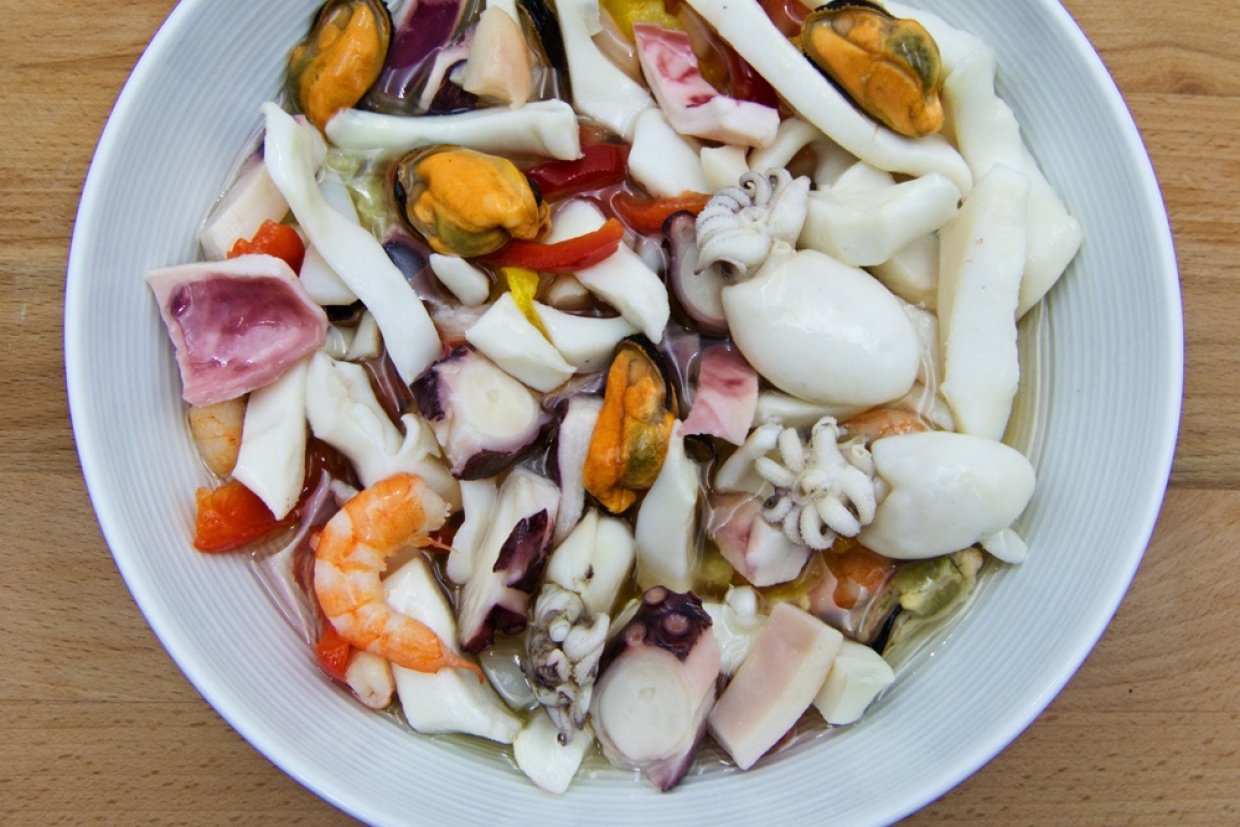 Салат із асорті морепродуктів