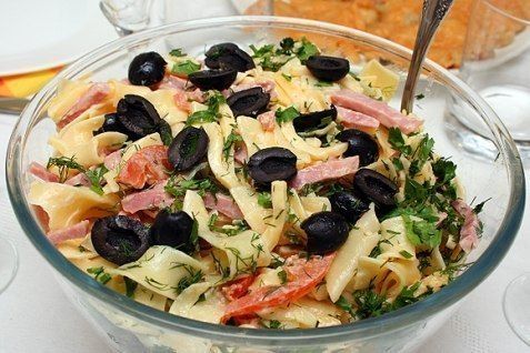 Салат з сиром та макаронами