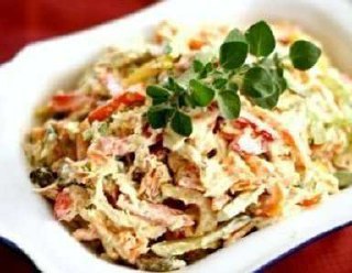 Теплий курячий салат із солодким перцем