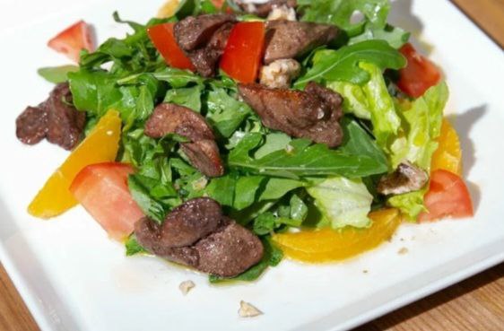 Салат з курячою печінкою та апельсинами