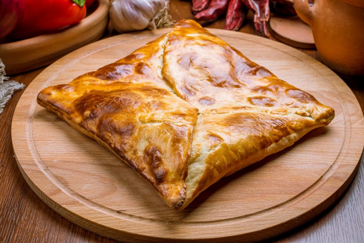 Хачапурі з шинкою та сиром