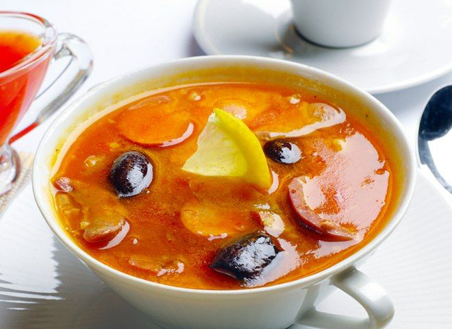 Солянка с колбасой