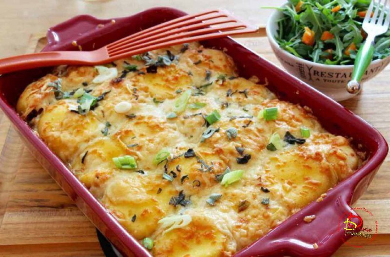 Картопляна запіканка з курячим фаршем у духовці