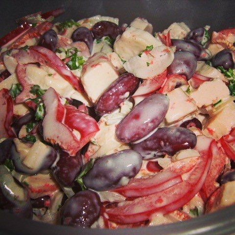 Cалат с крабовыми палочками и фасолью