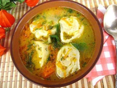 Курячий суп із сирними рулетиками