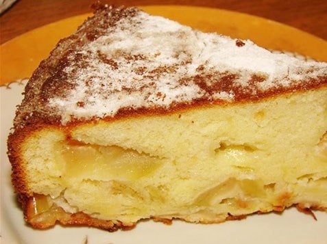 Шарлотка з грушами та яблуками в мультиварці