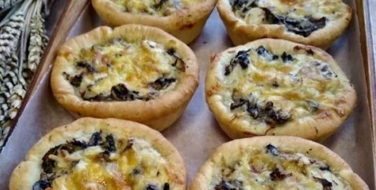 Ватрушки с сыром и грибами