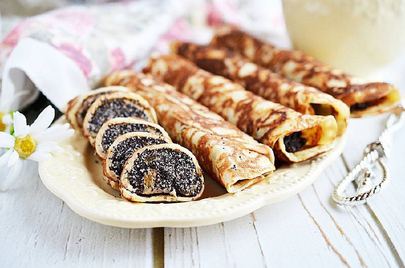 Млинці з маковою начинкою