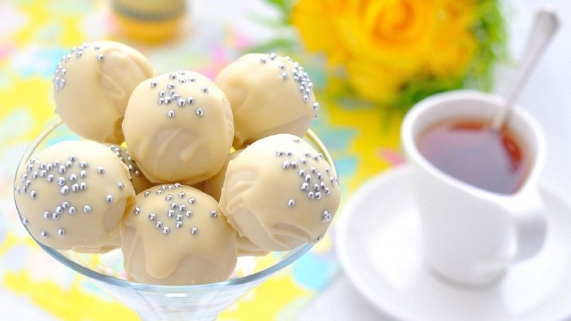 Миндальные конфеты в белом шоколаде