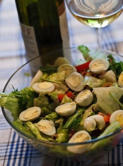 Салат с тунцом и рукколой.