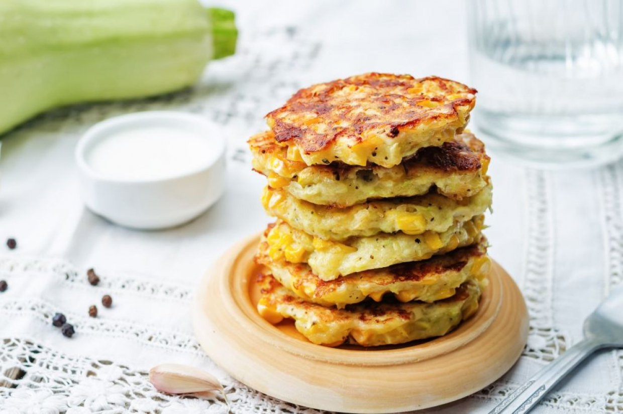 Оладки з кабачків та консервованої кукурудзи